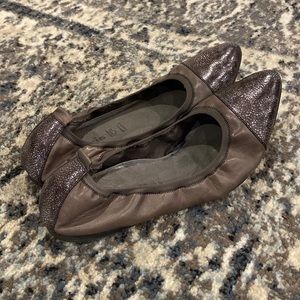 Tamaris comfort flats, size 42 but fit like an 11.